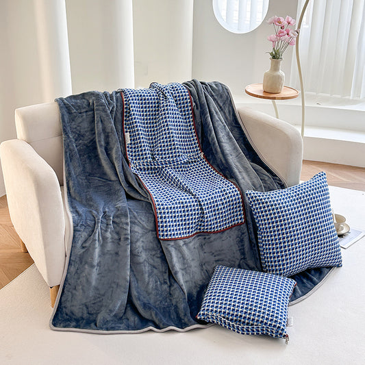 Átalakítható, cipzáros díszpárna, amely pléddé nyitható