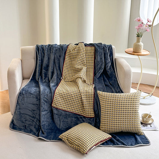 Átalakítható, cipzáros díszpárna, amely pléddé nyitható