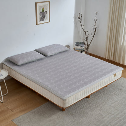 [Új modell] Ice Silk prémium nyári hűsítő matracvédő jégselyem felülettel, mosható kivitelben, gumipántos rögzítéssel, 2 db párnahuzattal, egyszemélyes és kétszemélyes méretben | Sincere